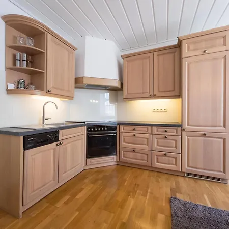 Moll Apartment *